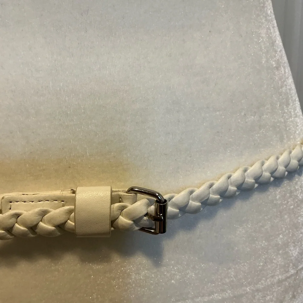 🐸 White Faux Leather Braided Belt
